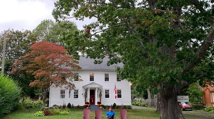 Grand Oak Manor