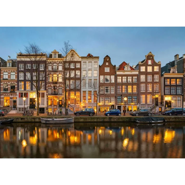 Ambassade Hotel