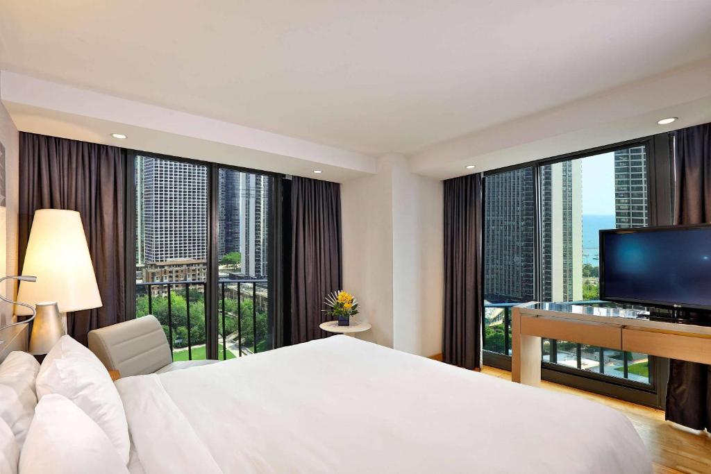 Radisson Blu Aqua Hotel, Chicago sustainable hotel