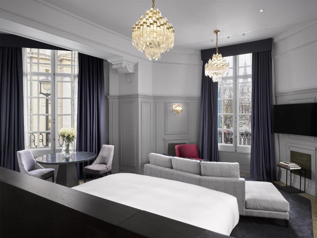 The Trafalgar St. James London, Curio Collection by Hilton sustianable hotel